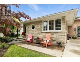 47 WINDEMERE CRESCENT - 2