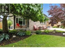 47 WINDEMERE CRESCENT - 3