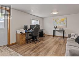 47 WINDEMERE CRESCENT - 38