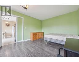 16 - 121 UNIVERSITY AVENUE E - 14