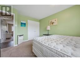 16 - 121 UNIVERSITY AVENUE E - 21