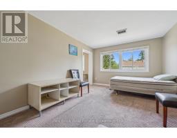 16 - 121 UNIVERSITY AVENUE E - 25
