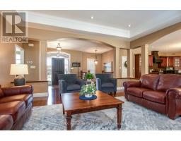 24 CARRIAGE LANE - 8