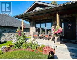 661 GLORIA STREET - 3