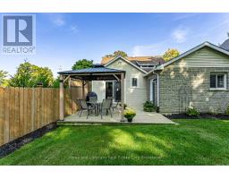 52 ONTARIO STREET N - 30