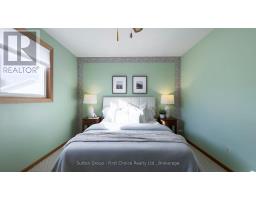 8 DUNSFORD CRESCENT - 30