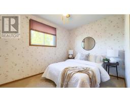 8 DUNSFORD CRESCENT - 33