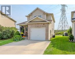 128 HENHOEFFER CRESCENT - 3