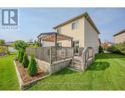 128 HENHOEFFER CRESCENT - 33