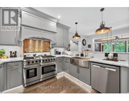517 SILVERBIRCH DRIVE - 13