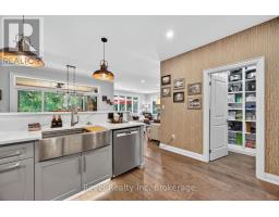517 SILVERBIRCH DRIVE - 14