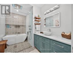 517 SILVERBIRCH DRIVE - 20