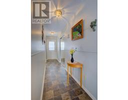 101 MEADOWVIEW LANE S - 12