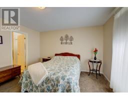 101 MEADOWVIEW LANE S - 19