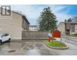 44 - 215 GLAMIS ROAD - 40