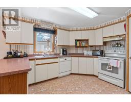 46 REDFORD DRIVE - 15