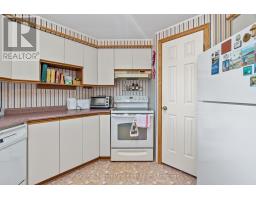 46 REDFORD DRIVE - 16
