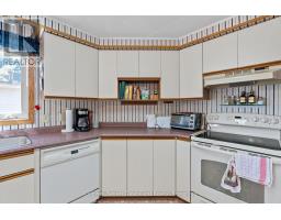 46 REDFORD DRIVE - 17