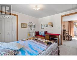 46 REDFORD DRIVE - 23