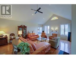 16 STORNOWAY CRESCENT - 5