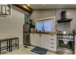 71 BRISCOE STREET E - 14