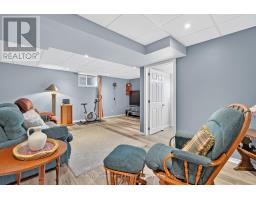 90 UDVARI CRESCENT - 16