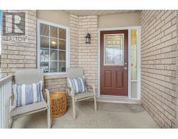90 UDVARI CRESCENT - 3