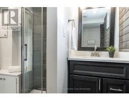 292 REDFORD CRESCENT - 26