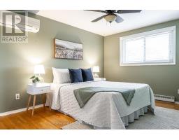 292 REDFORD CRESCENT - 4