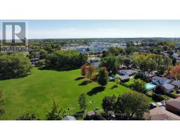 292 REDFORD CRESCENT - 40