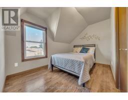 690 WALLACE AVENUE S - 31