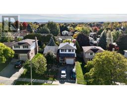 40 SHOEMAKER CRESCENT - 1