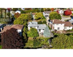 40 SHOEMAKER CRESCENT - 2