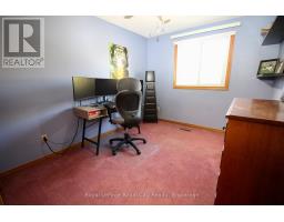 40 SHOEMAKER CRESCENT - 20