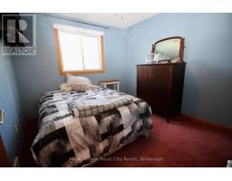 40 SHOEMAKER CRESCENT - 22