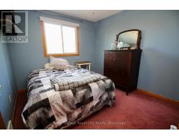 40 SHOEMAKER CRESCENT - 23