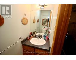 40 SHOEMAKER CRESCENT - 31