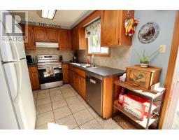 40 SHOEMAKER CRESCENT - 33