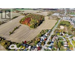 40 SHOEMAKER CRESCENT - 4