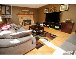 40 SHOEMAKER CRESCENT - 41