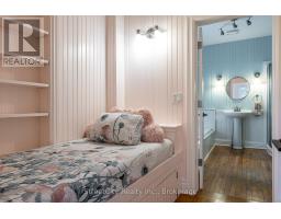 18 WATERLOO STREET N - 21