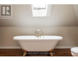 18 WATERLOO STREET N - 27