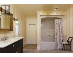 35 ONTARIO STREET N - 21