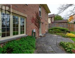 35 ONTARIO STREET N - 27