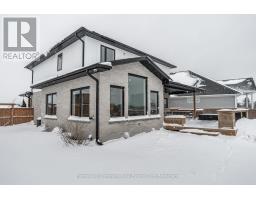 23 HAWTHORN COURT - 35