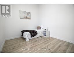 40 VICTORIA STREET S - 25