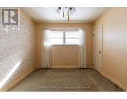 53 SANDRA AVENUE - 19