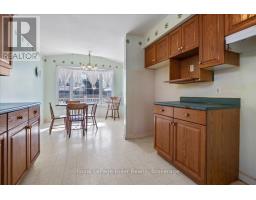 639 HIGHVIEW DRIVE S - 18