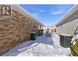 639 HIGHVIEW DRIVE S - 37