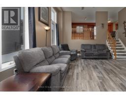 670 REID CRESCENT - 5